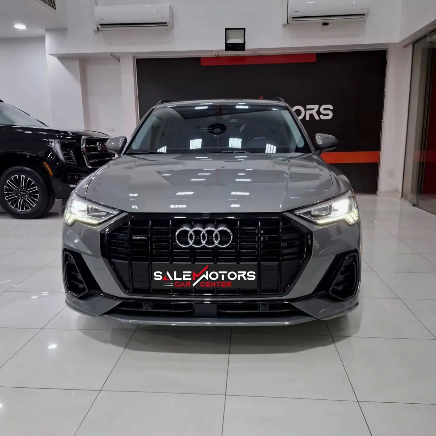 2022 Audi Q3 S line 40 TFSI quattro, photograph 2 of 10
