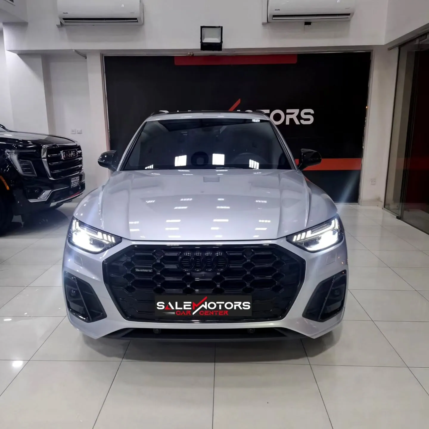 2021 Audi Q5 S line, photograph 2 of 10