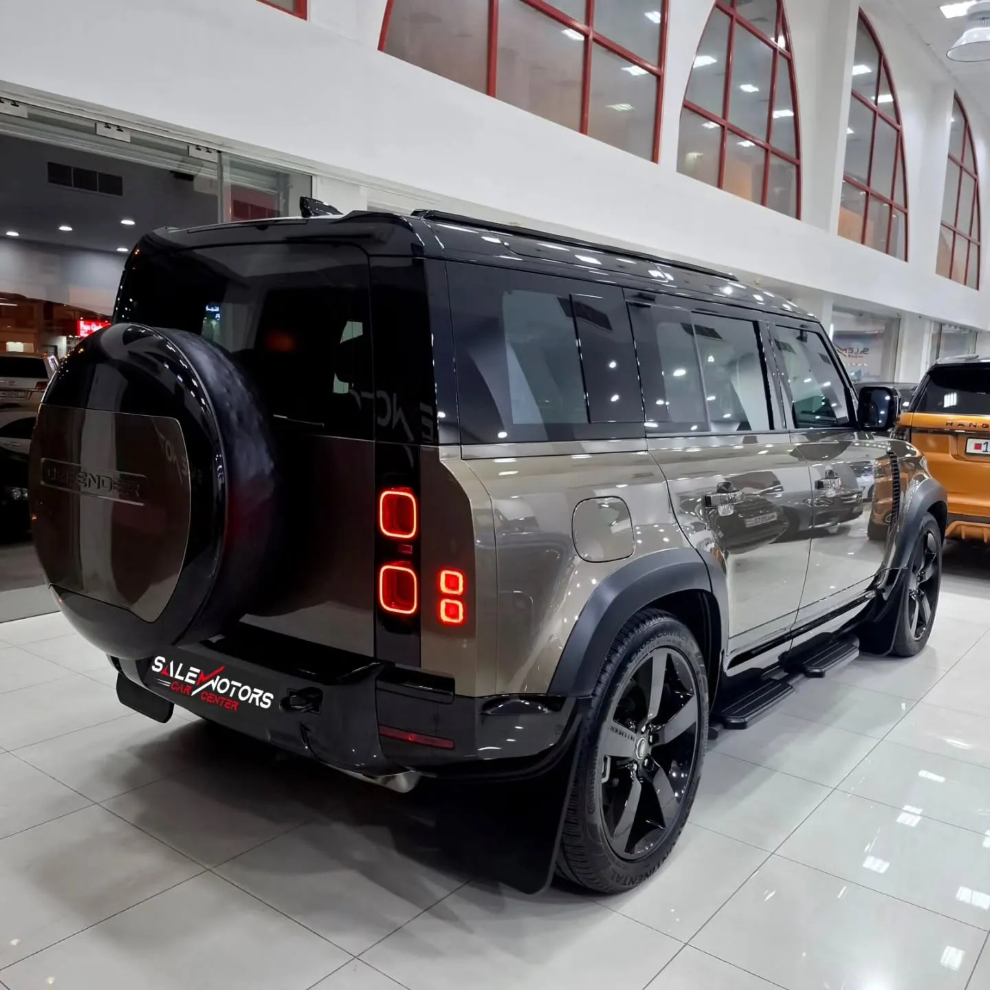 2025 Land Rover Defender 110 X-Dynamic HSE P400, photograph 4 of 10