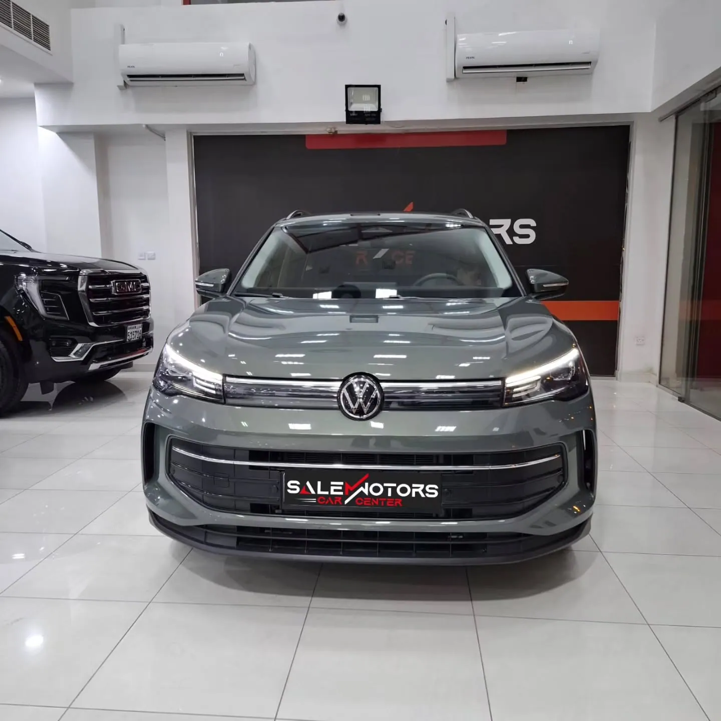 2025 Volkswagen Tiguan Life, photograph 2 of 10